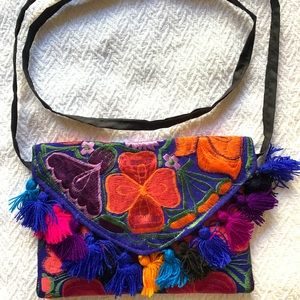 💐New floral embroidered clutch or crossbody 💐